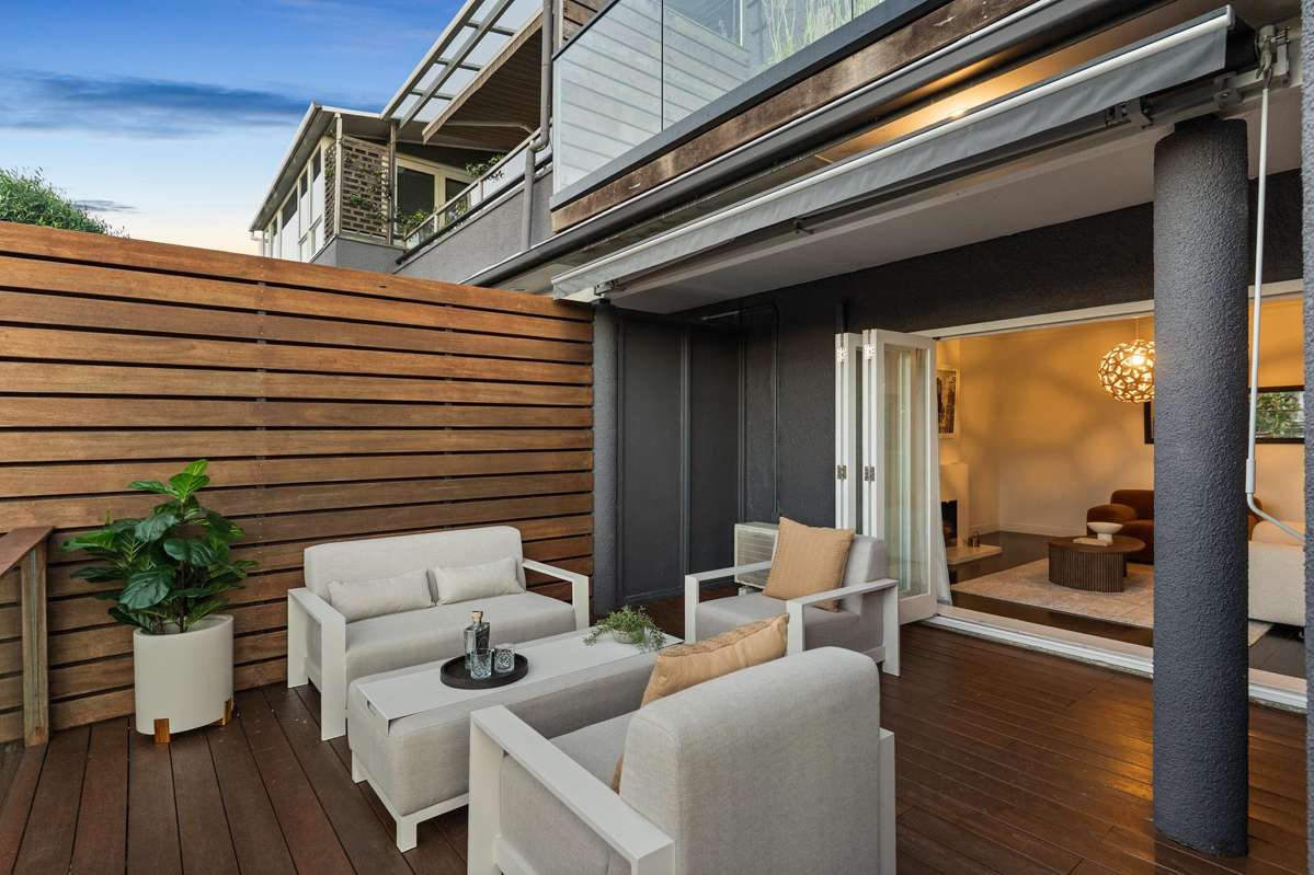 2/10 St Georges Bay Road_1