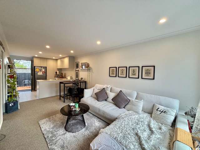 Sunny 2 Bedroom Home in Beach Haven