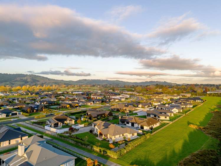 41 Alan Livingston Drive Cambridge_31