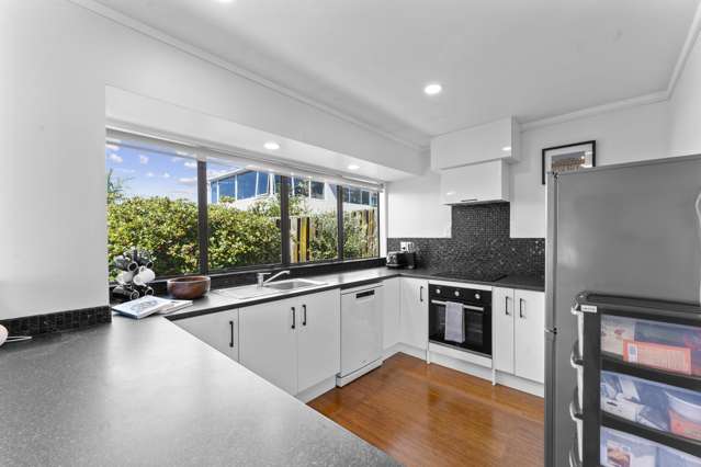 74B Bradbury Road Botany Downs_3