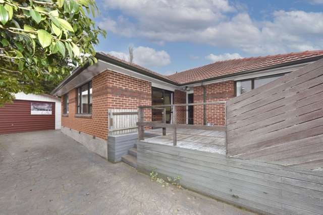 Six Car Garaging on 981 M2 of Land !