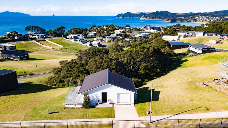 15 Blue Moon Rise Langs Beach_1