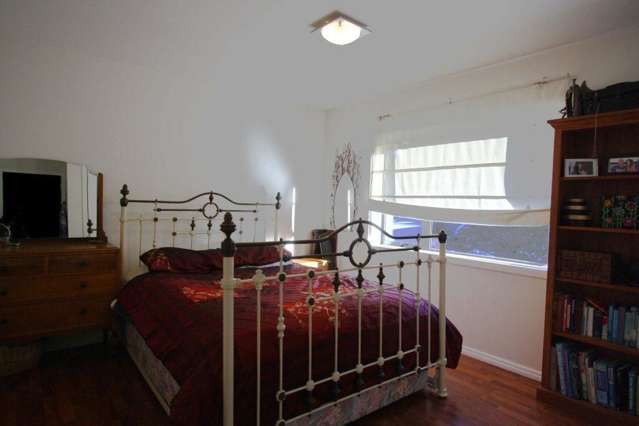 29 Saint Lawrence Street Toi Toi_3