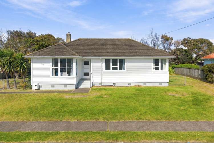 23 Churchill Crescent Tawhero_21