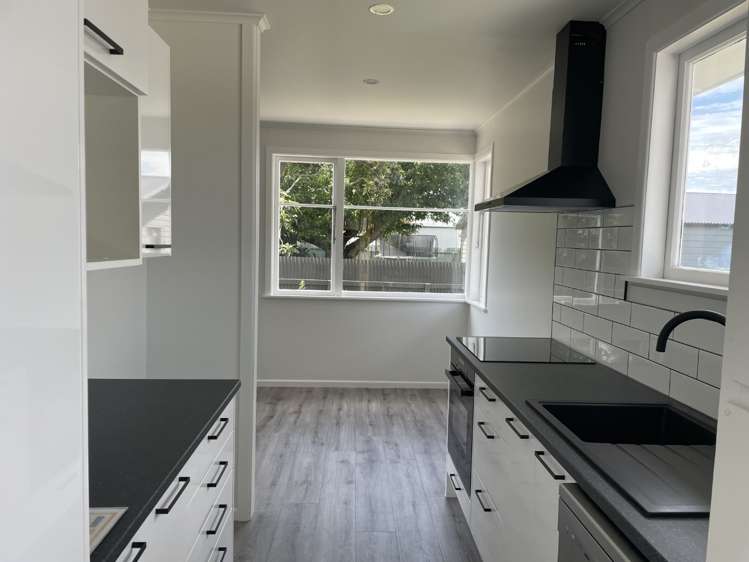 702A Dennett Street 10487_5