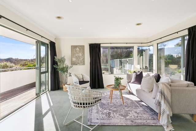 MODERN & SUNNY WITH VIEWS IN KARORI