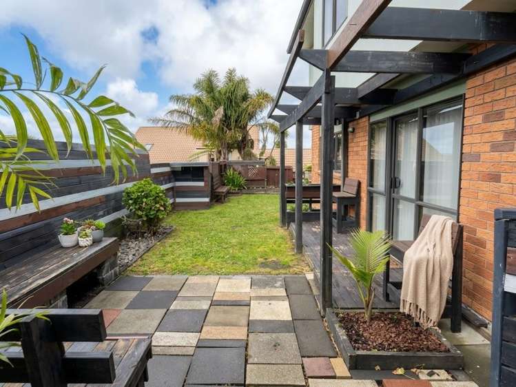 81 Royal Road Massey_2