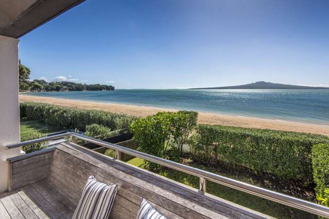 Mid century charm on Cheltenham Beach