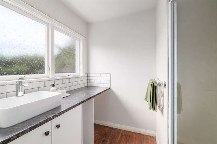 2/42 Office Road Merivale_9