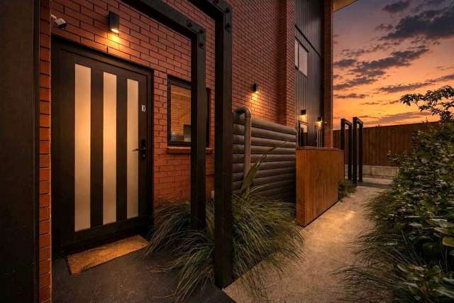 Stunning 2-Bedroom Townhouse in Te Atatu Peninsula