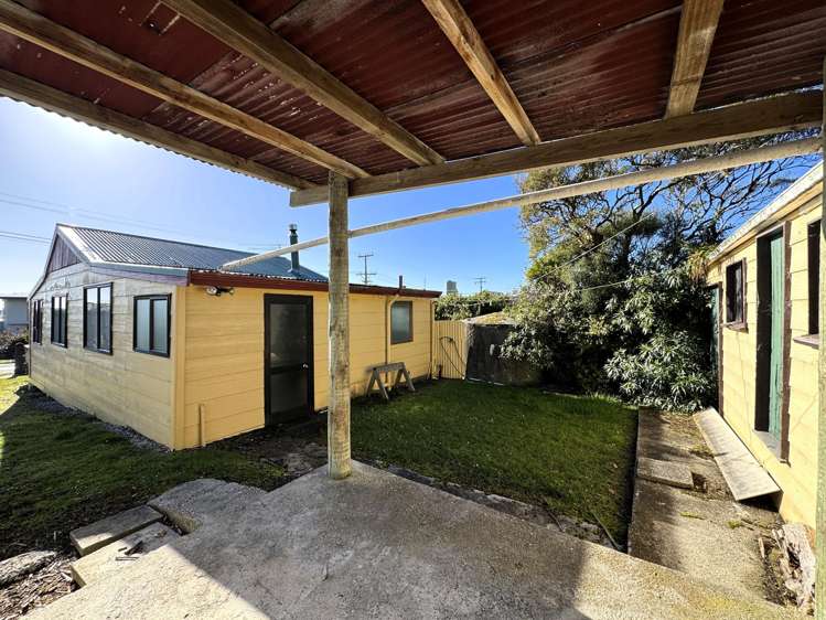 7 Rimu Street Kaka Point_22