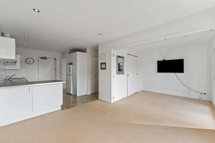 B11/71 Spencer Road Oteha_7