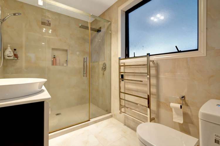 18 Calcite Avenue Flat Bush_13