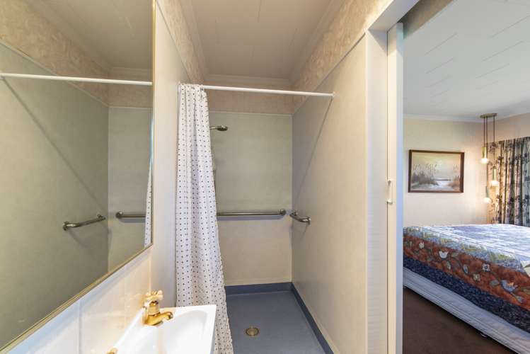 9 Chrystall Street Foxton Beach_11