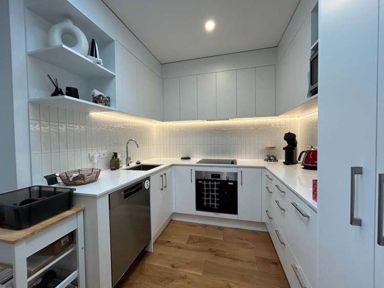 8/2 Pohatu Lane Saint Johns_3