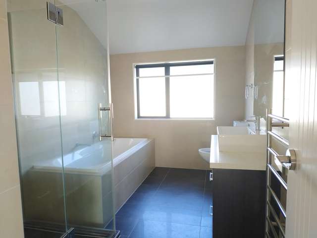 26 Ravello Rise Flat Bush_3