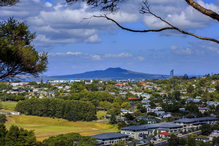 2/22 Arcadia Crescent Bayview_0