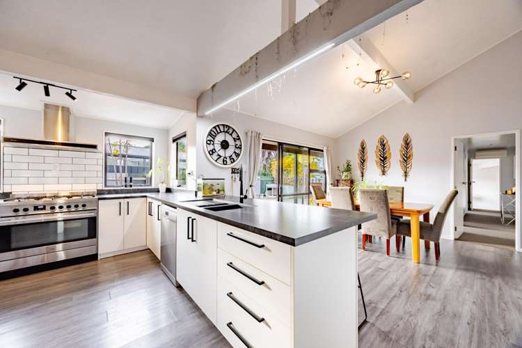 402 Park Road South_2