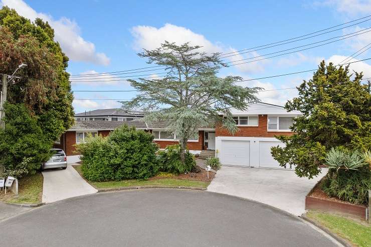 An older three-bedroom weatherboard home on Rosebank Road, in Papatoetoe, with a separate smaller two-bedroom dwelling was hotly contested when it went to auction this week and sold over RV for <img.432m. Photo / Supplied