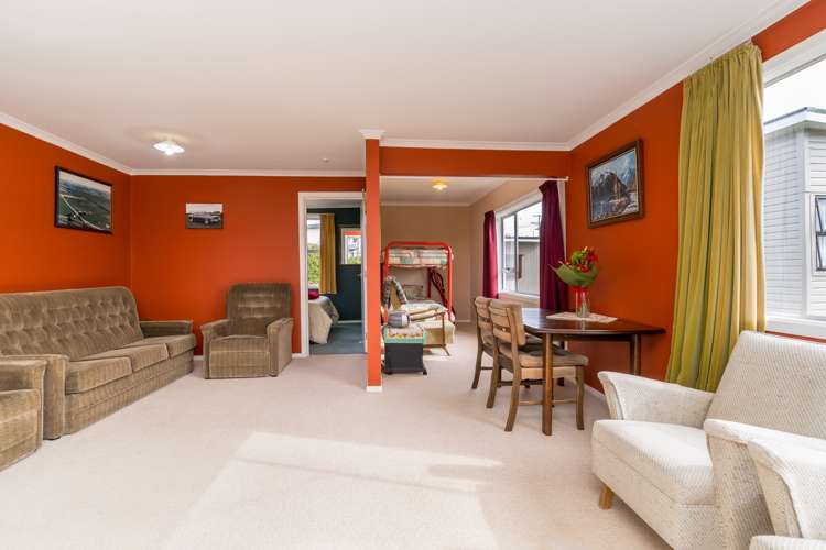 8 Miro Street Kaka Point_10