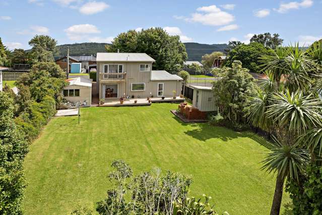 EXPANSIVE FAMILY HOME