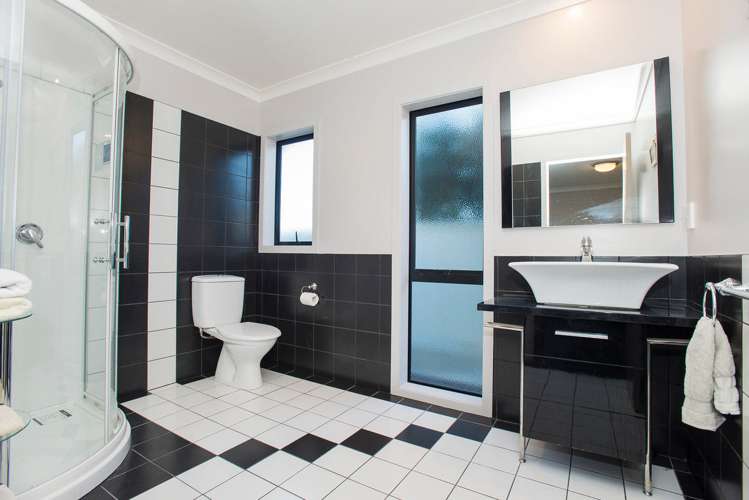 17 Pohutukawa Grove Lytton West_10