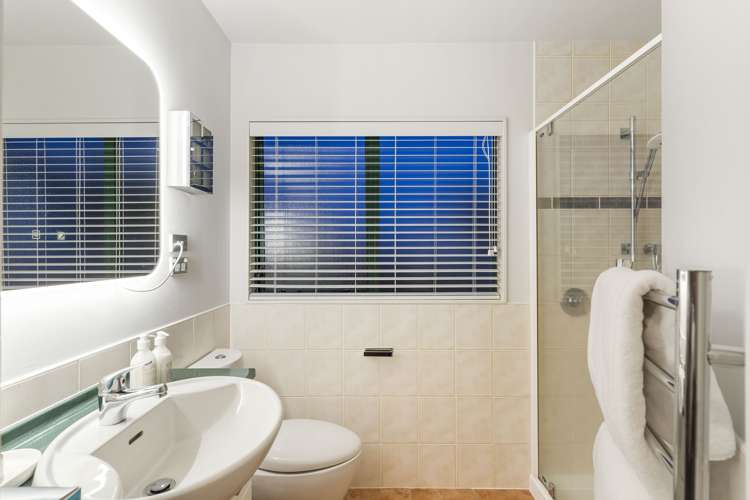 5 Baulcomb Parade Windsor Park_13