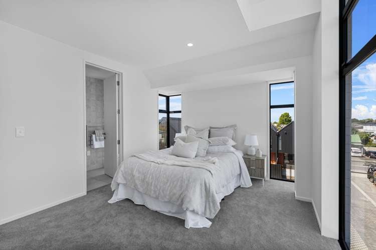 2/11 Donald Place Merivale_10