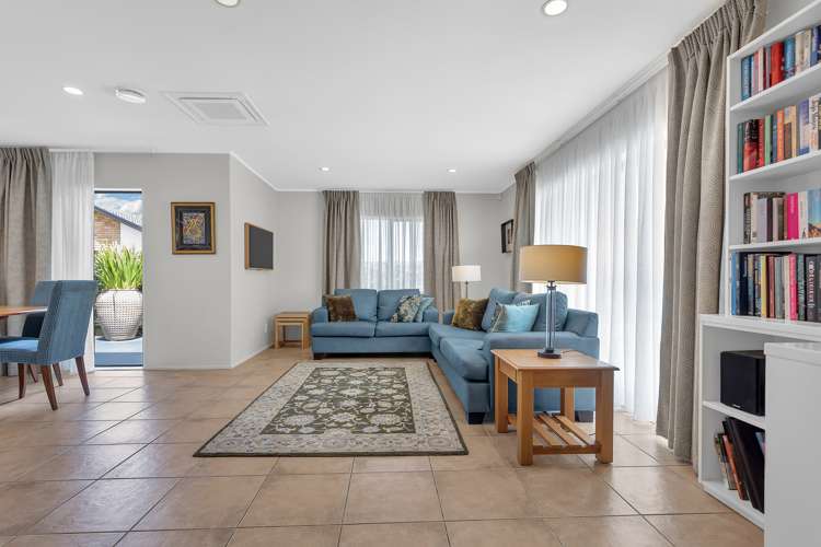 34 Stewart Gibson Place Manurewa_3