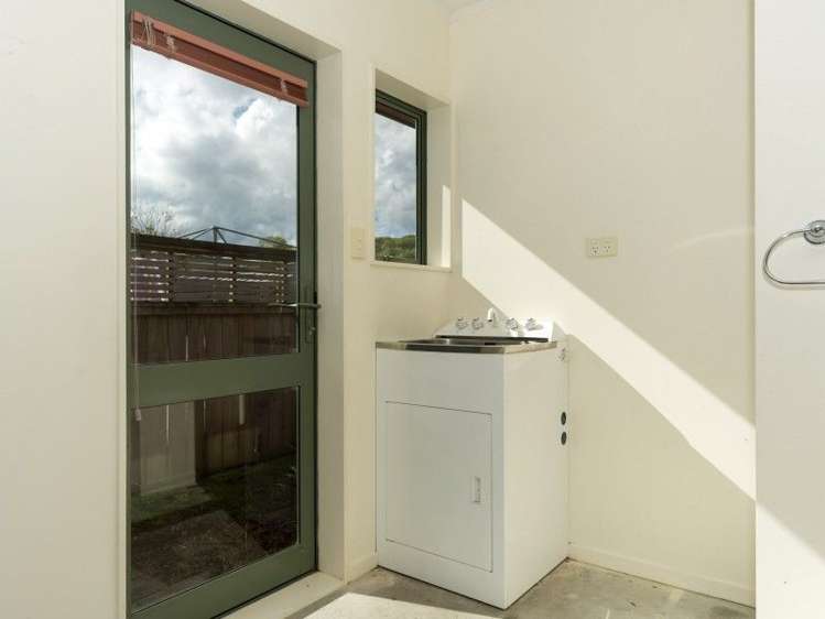 8 Westpark Place Lytton West_17