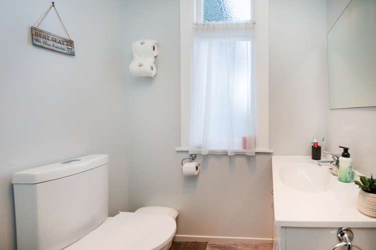 8 Burns Avenue Takaro_21