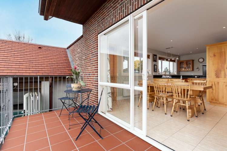 7 Nederland Avenue Burwood_8