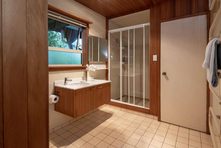 20 Colmar Road Mellons Bay_27