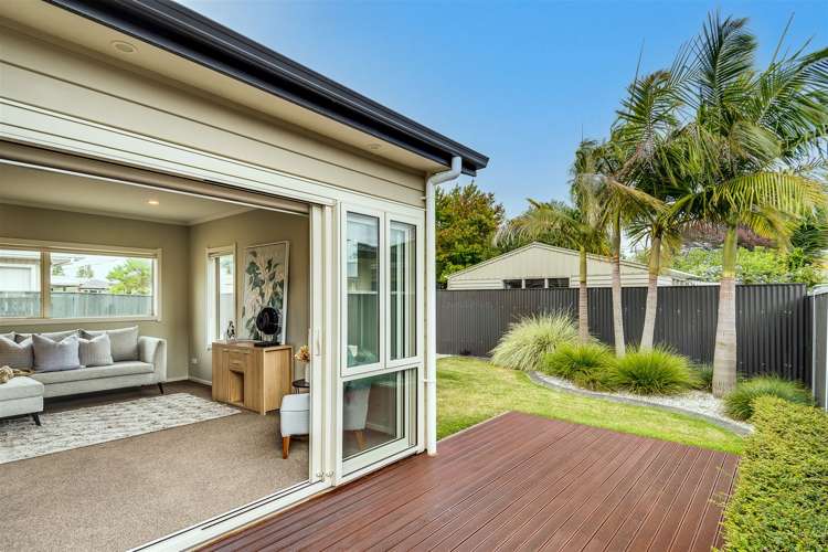 2 Warwick Crescent Taradale_12