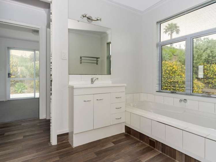 17 Sirrah Street Okitu_9