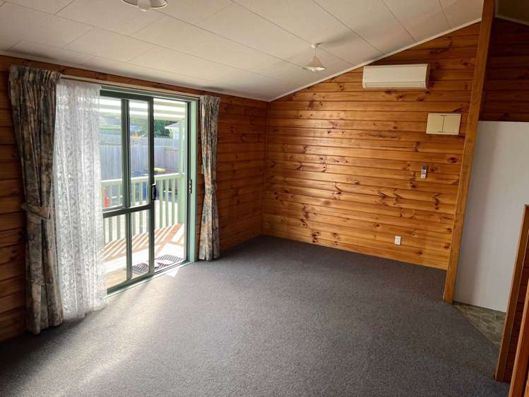 1A Clinton Avenue Te Atatu Peninsula_5