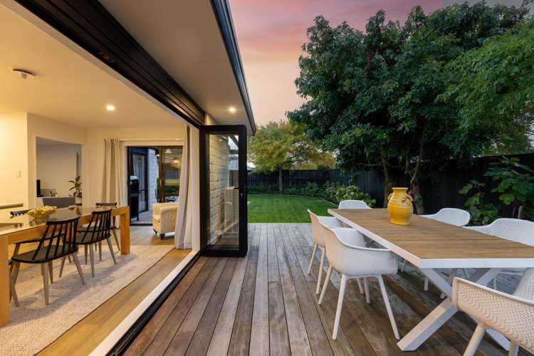 69 Regency Crescent Redwood_1