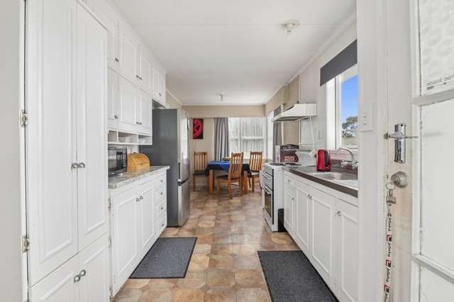 77 Lisa Crescent Mangakakahi_2