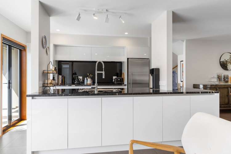 42 Oakwood Grove Eastern Beach_9