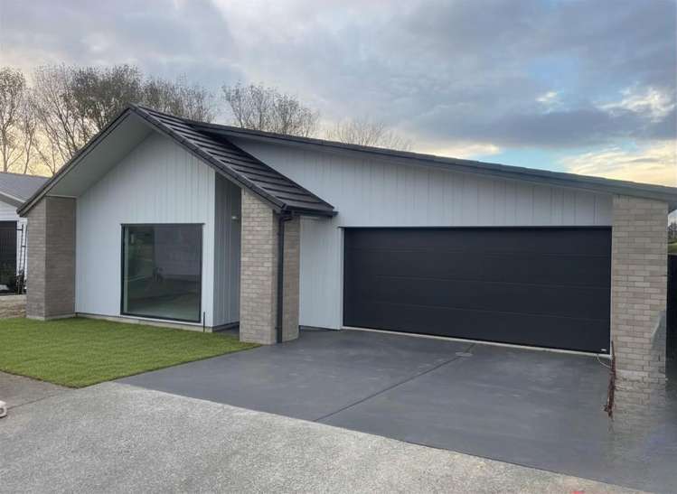 92 Metoriti Crescent_0