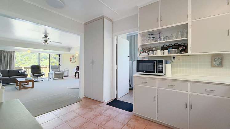 7 Lucy Road Waiomu_12