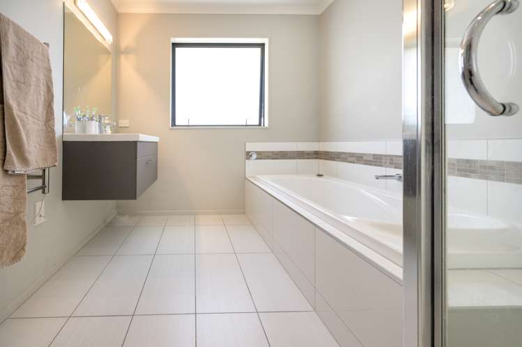 86 Covent Drive Stoke_14