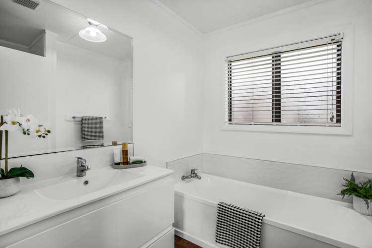 9 Naseby Grove Wainuiomata_17