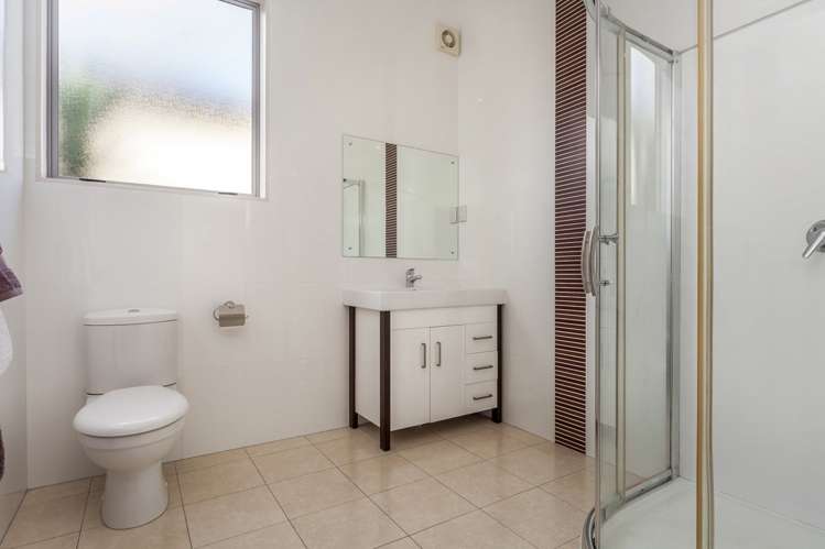 15 Seresin Crescent Flat Bush_16