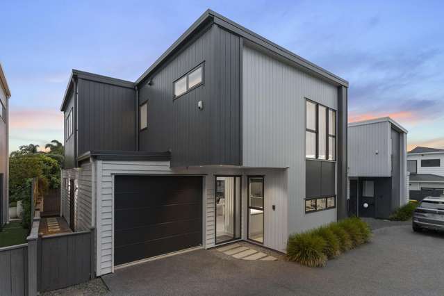 Hauraki Sophistication | Walk to the Beach