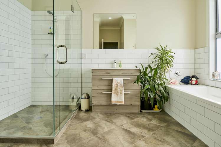 37 Meadowbank Drive Belmont_7