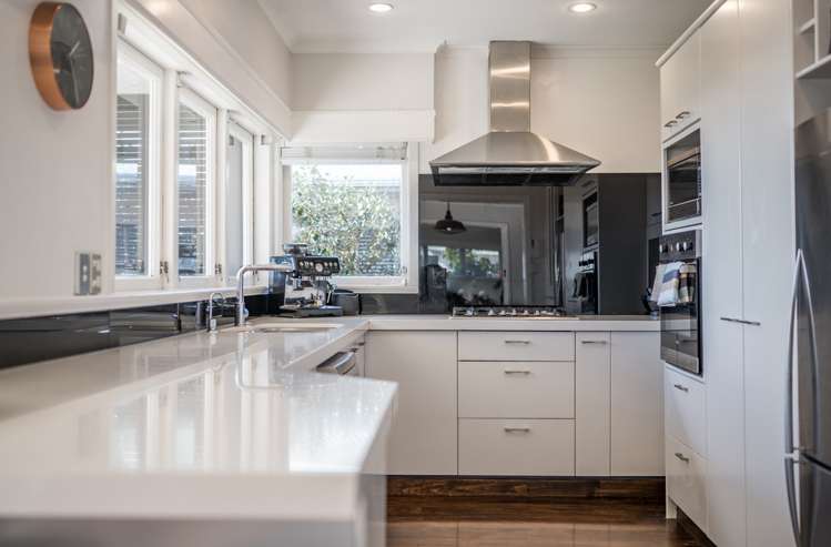 25 Bradbury Road Botany Downs_9