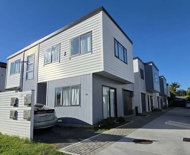 4 bedrrom nearly new house