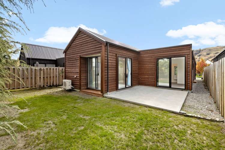 6 Bellamore Street Dalefield/Wakatipu Basin_14