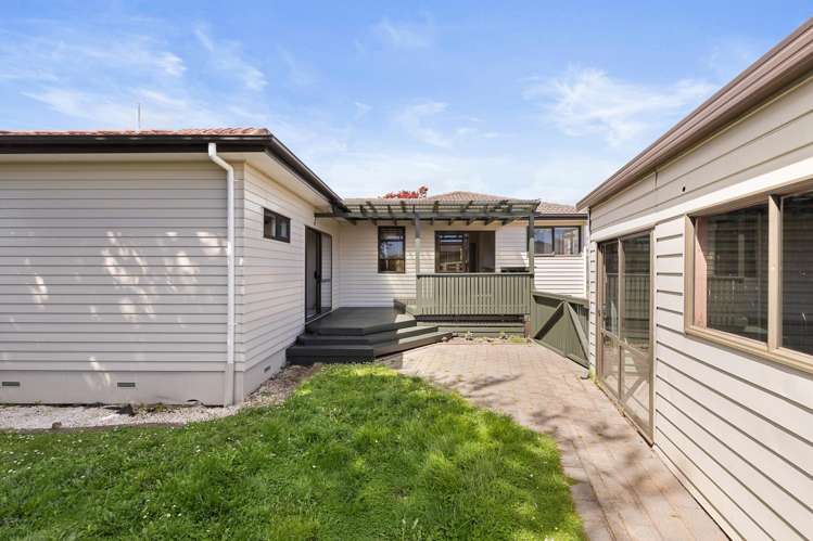 51 Gilbass Avenue Hamilton Lake_14